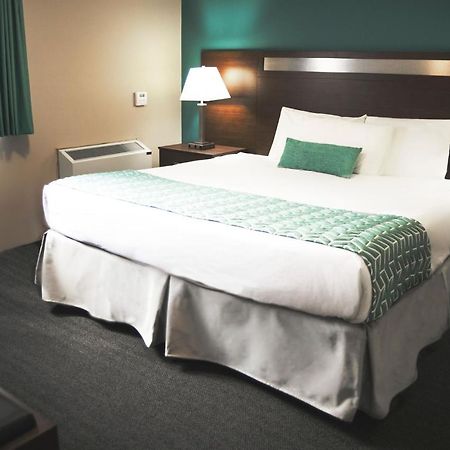 Hotel Ramada By Wyndham Quesnel Exteriér fotografie