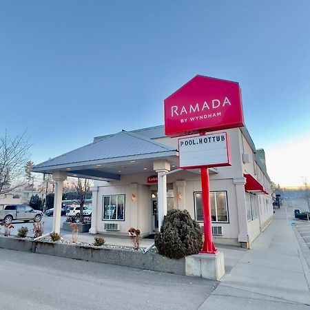 Hotel Ramada By Wyndham Quesnel Exteriér fotografie