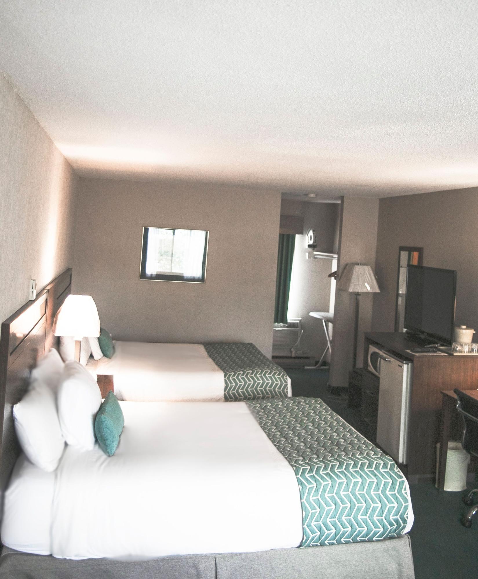 Hotel Ramada By Wyndham Quesnel Exteriér fotografie