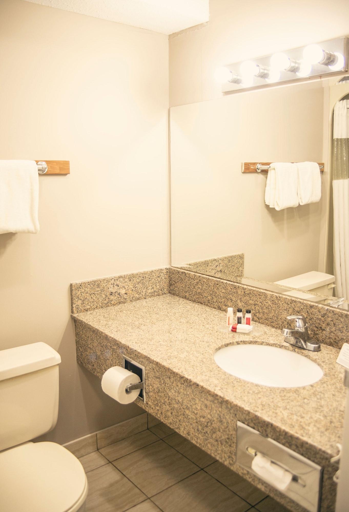 Hotel Ramada By Wyndham Quesnel Exteriér fotografie