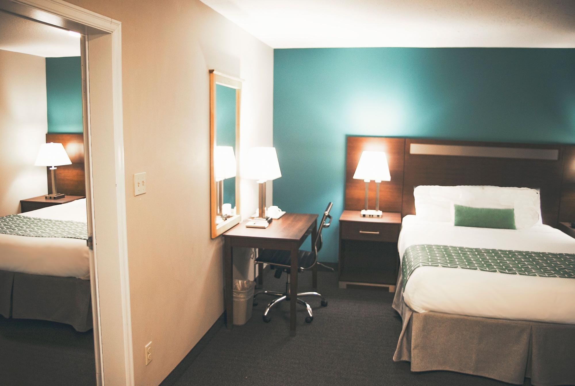 Hotel Ramada By Wyndham Quesnel Exteriér fotografie