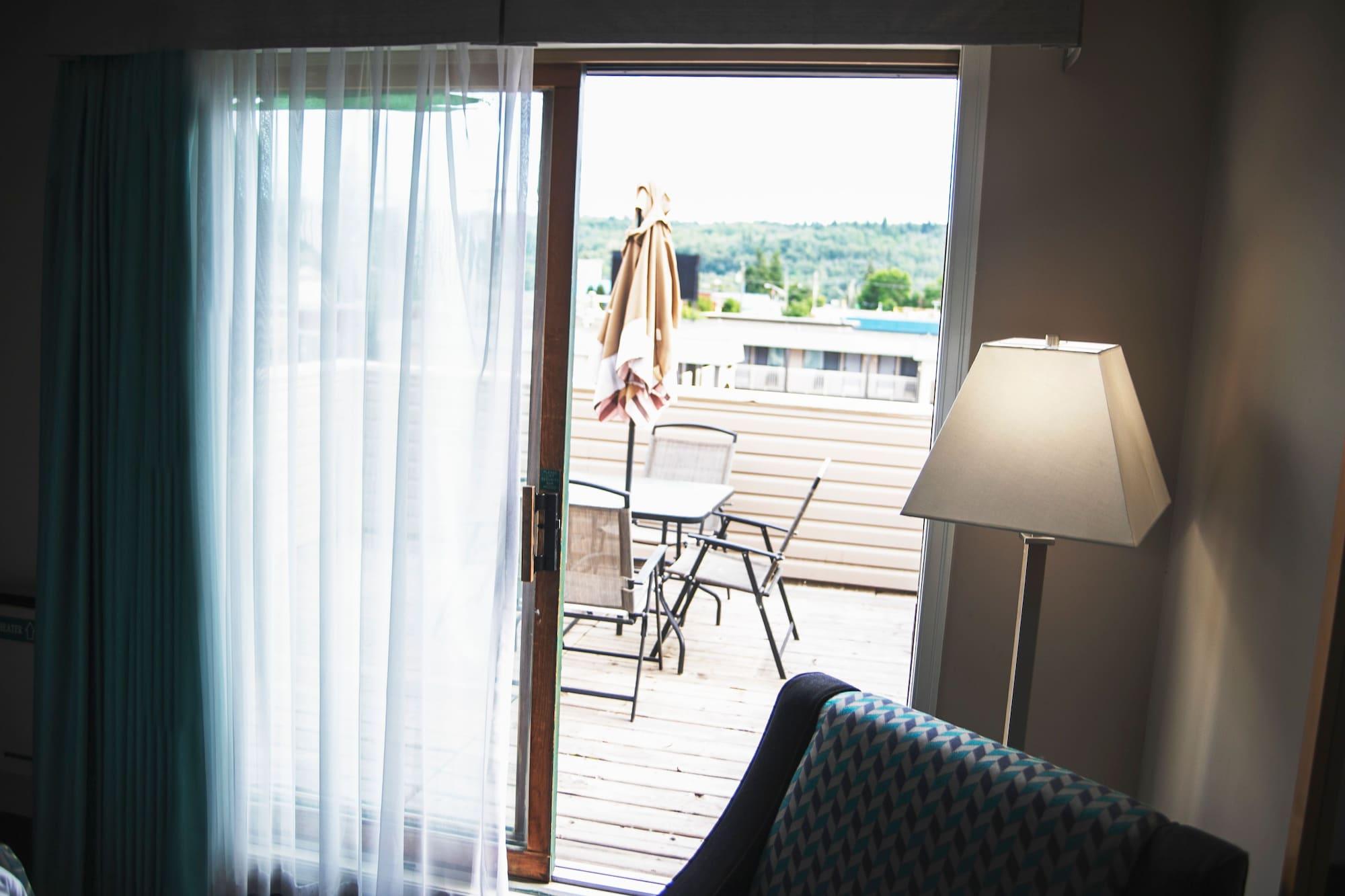 Hotel Ramada By Wyndham Quesnel Exteriér fotografie
