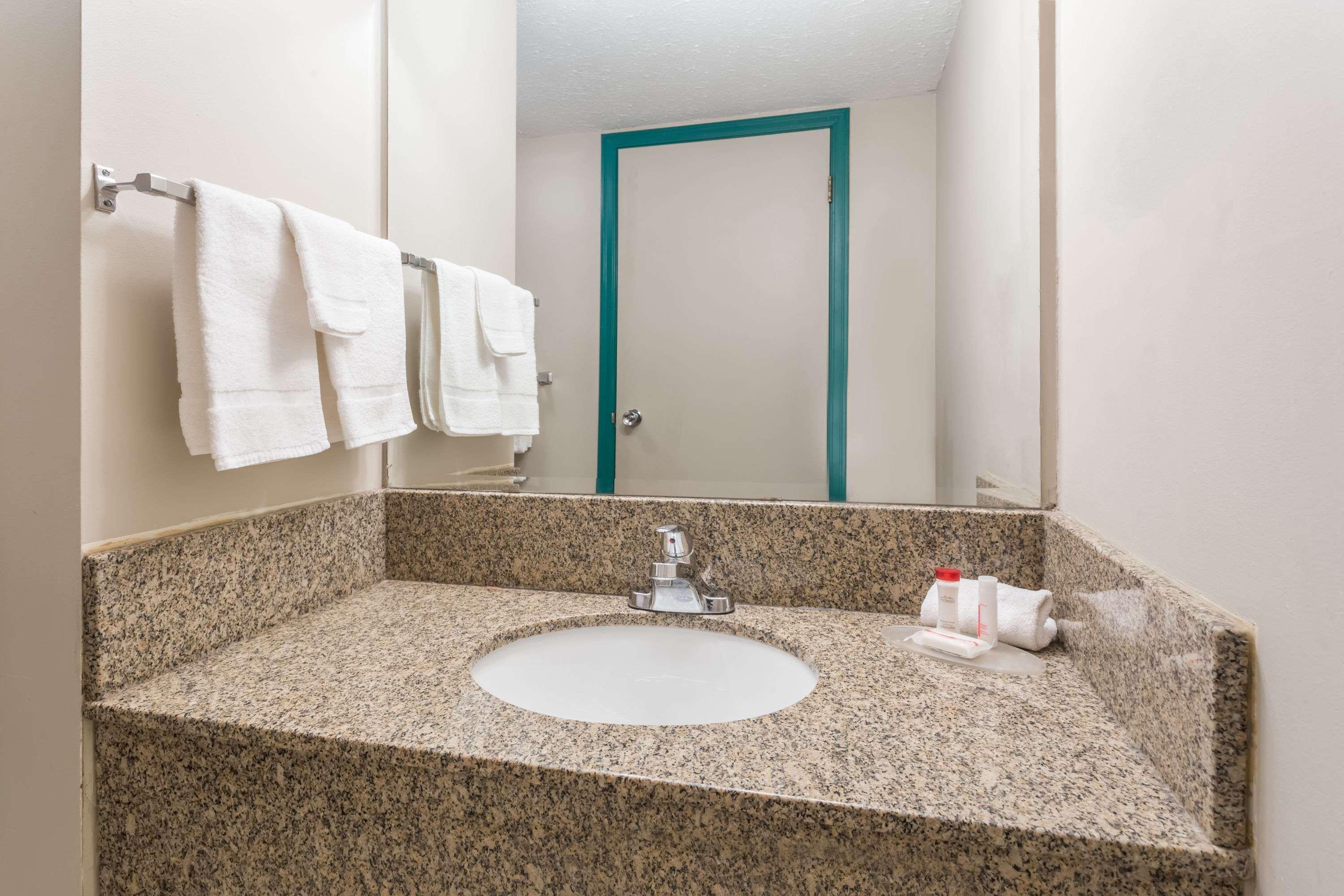 Hotel Ramada By Wyndham Quesnel Exteriér fotografie
