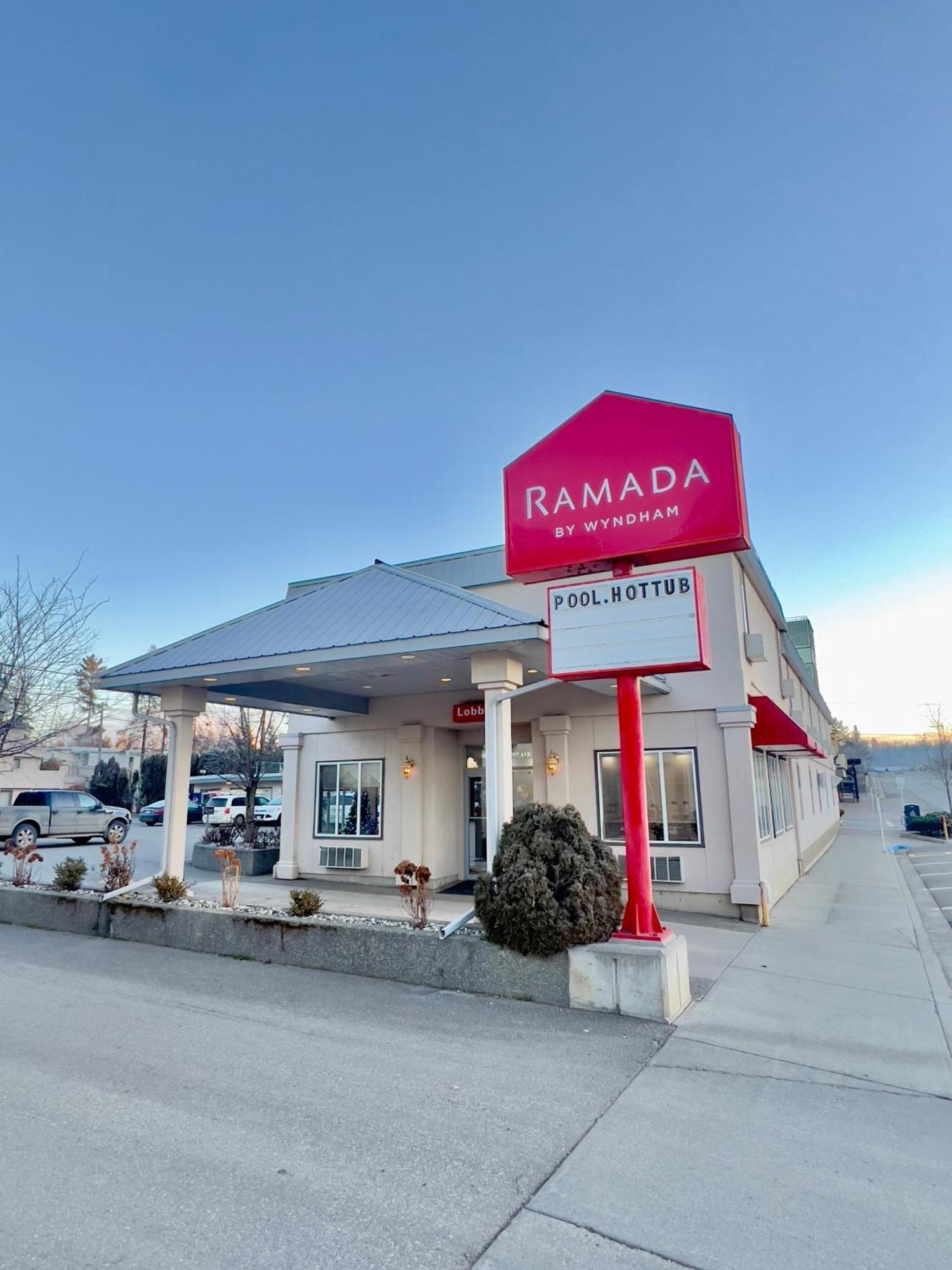 Hotel Ramada By Wyndham Quesnel Exteriér fotografie